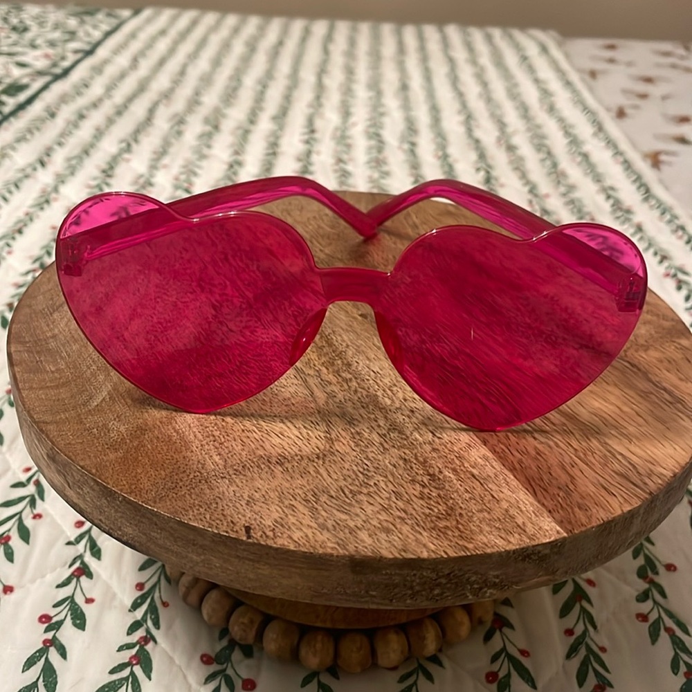 pink sunglasses